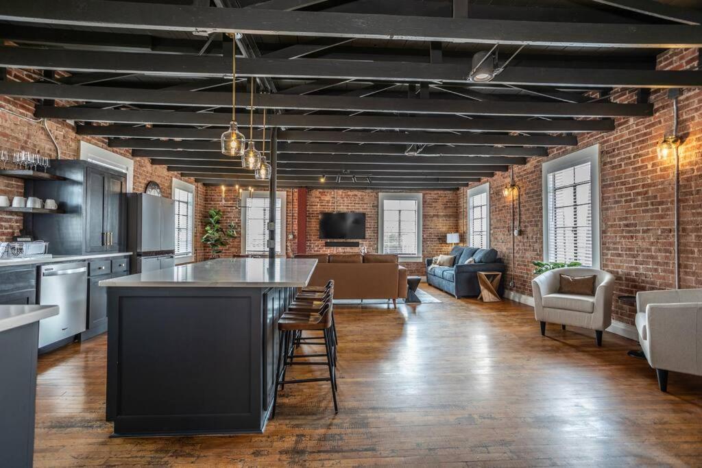 The Loft At 113 - Gateway To The North Texas Hill Country Lejlighed Muenster Eksteriør billede