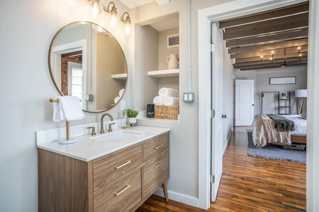 The Loft At 113 - Gateway To The North Texas Hill Country Lejlighed Muenster Eksteriør billede
