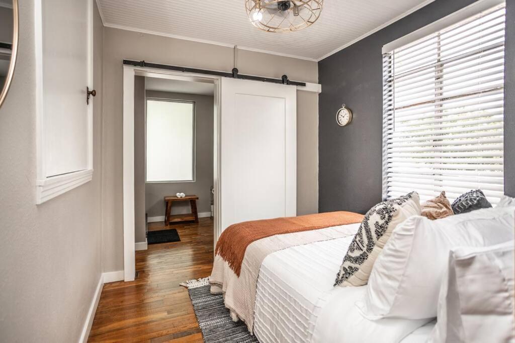 The Loft At 113 - Gateway To The North Texas Hill Country Lejlighed Muenster Eksteriør billede